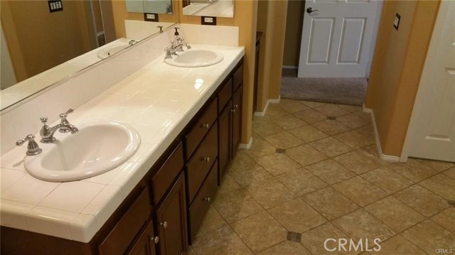 Detail Gallery Image 27 of 34 For 17423 Smoke Tree, Canyon Country,  CA 91387 - 4 Beds | 3 Baths