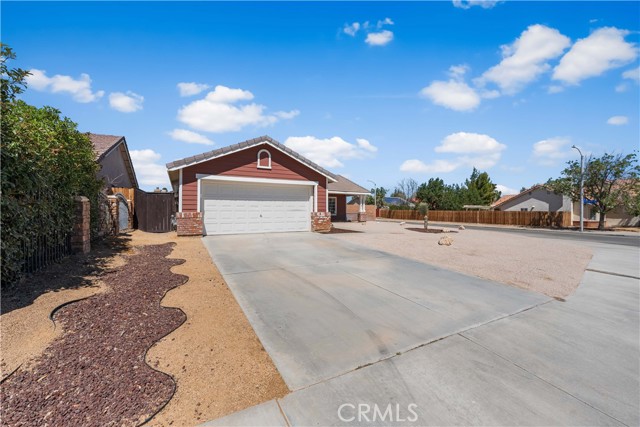 37011 Zinnia Street, Palmdale CA: https://media.crmls.org/medias/4c1b2898-eb89-409e-878f-5927df13e1ed.jpg