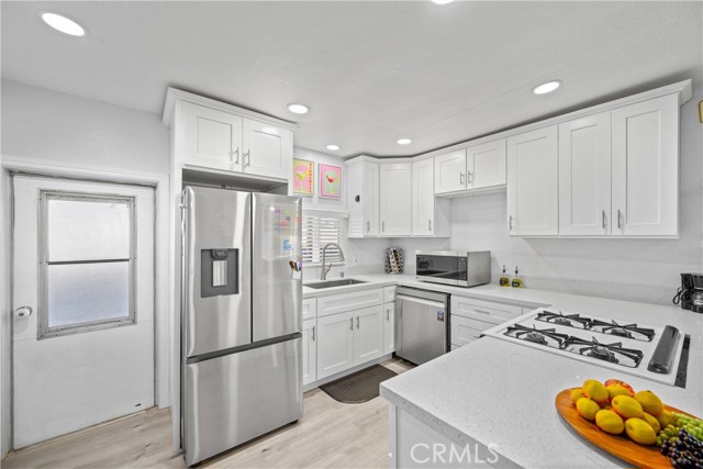 Detail Gallery Image 5 of 21 For 17086 Esperanza Dr, Perris,  CA 92570 - 3 Beds | 2 Baths