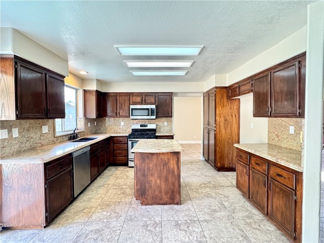 Detail Gallery Image 6 of 19 For 4188 Golden Glen Dr, Chino Hills,  CA 91709 - 4 Beds | 2/1 Baths