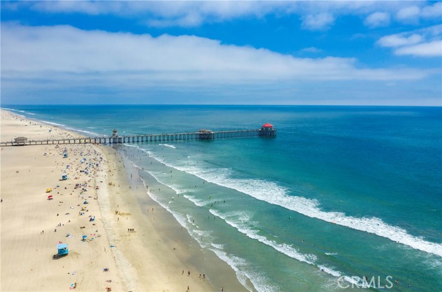 420 Lake Street, Huntington Beach CA: https://media.crmls.org/medias/4c1c3a37-6cd0-4c06-936a-a169481ffaaa.jpg