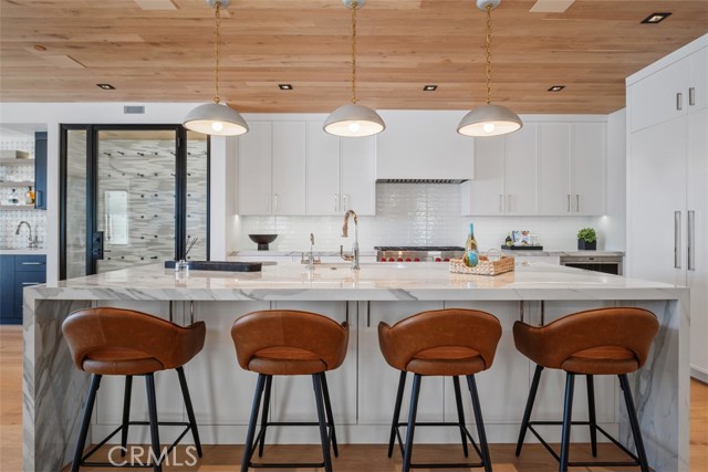 20 Balboa Coves, Newport Beach CA: https://media.crmls.org/medias/4c1c91ba-e0ad-48cb-b972-43d0d09c7c3b.jpg