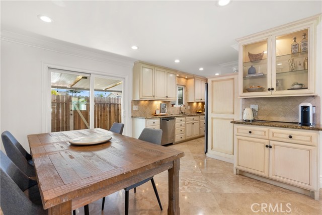 19817 RAMSGATE Lane, Huntington Beach CA: https://media.crmls.org/medias/4c1cacab-deba-4cd5-ba47-a08164a44772.jpg