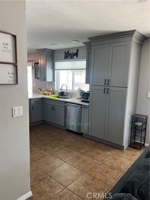 Detail Gallery Image 7 of 25 For 7855 Lime Ave, Fontana,  CA 92336 - 3 Beds | 2/1 Baths