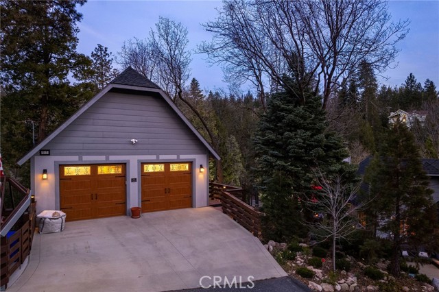 Detail Gallery Image 4 of 49 For 915 Trinity Dr, Lake Arrowhead,  CA 92352 - 4 Beds | 3/1 Baths