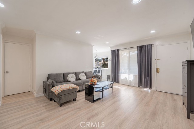 Detail Gallery Image 4 of 54 For 121 Sinclair Ave #207,  Glendale,  CA 91206 - 2 Beds | 2 Baths