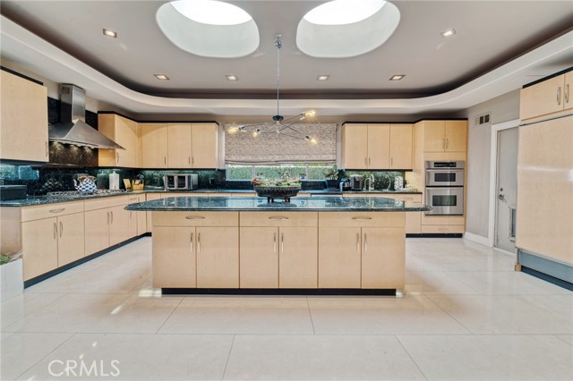 15737 Sutton Street, Encino CA: https://media.crmls.org/medias/4c1dafc5-41ba-4c04-9a89-2372c3f3226c.jpg