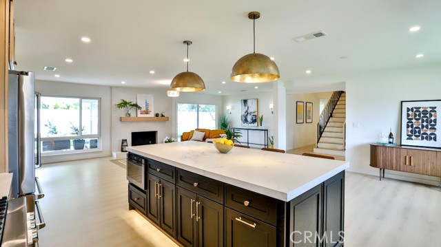 2737 Lorenzo Avenue, Costa Mesa CA: https://media.crmls.org/medias/4c1eb98d-8ee5-4ecc-897e-19408d24cb37.jpg