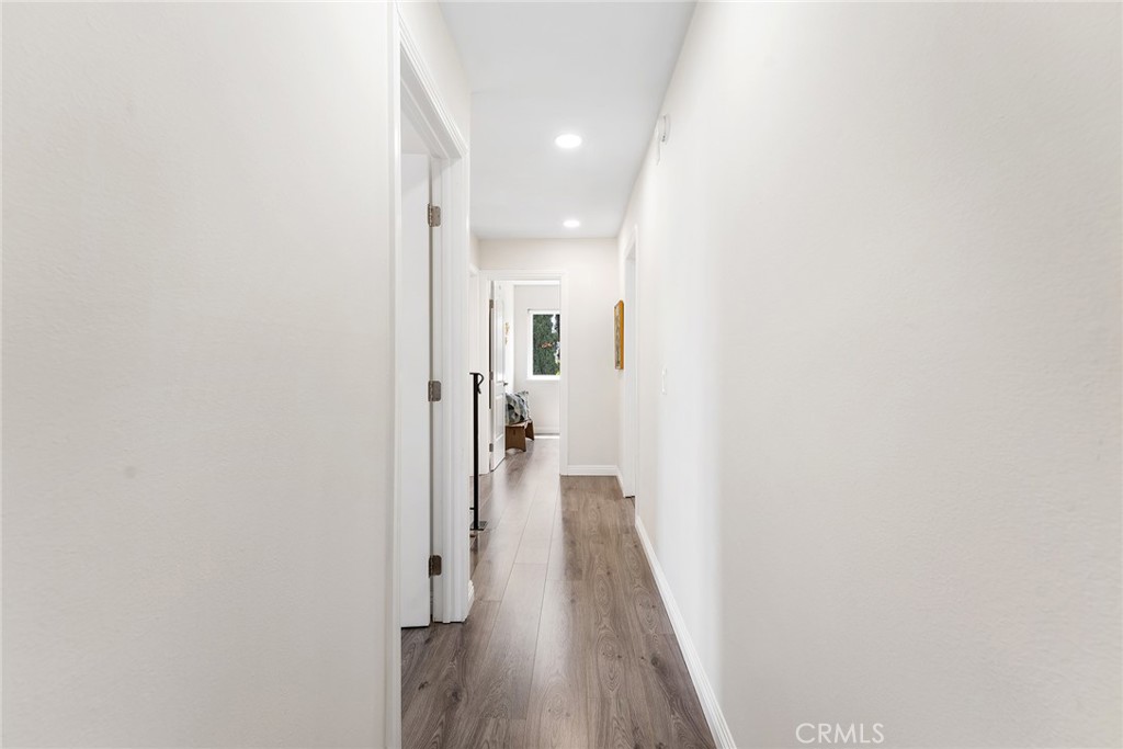 https://media.crmls.org/medias/4c1eff54-476b-4882-bfdb-09ab3c216564.jpg?preset=X-Large