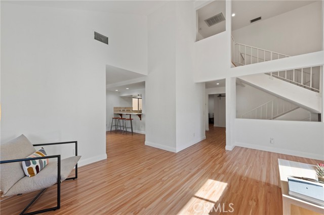 Detail Gallery Image 11 of 46 For 1832 Redcliff St, Los Angeles,  CA 90026 - 3 Beds | 3 Baths