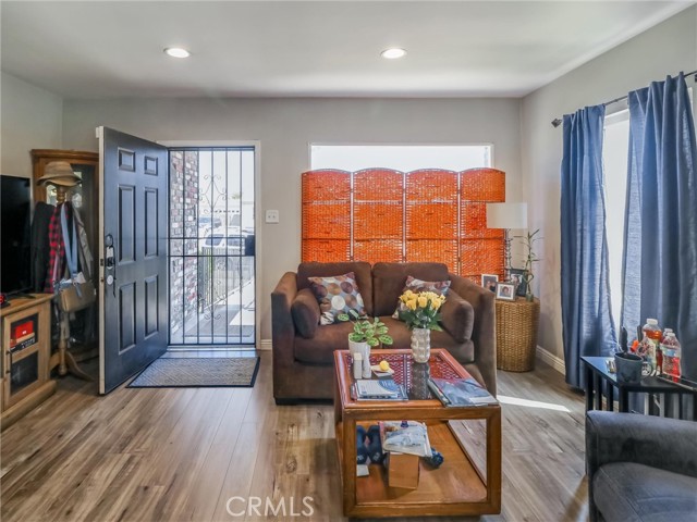 Detail Gallery Image 5 of 16 For 2026 W 94th Pl, Los Angeles,  CA 90047 - 4 Beds | 2 Baths
