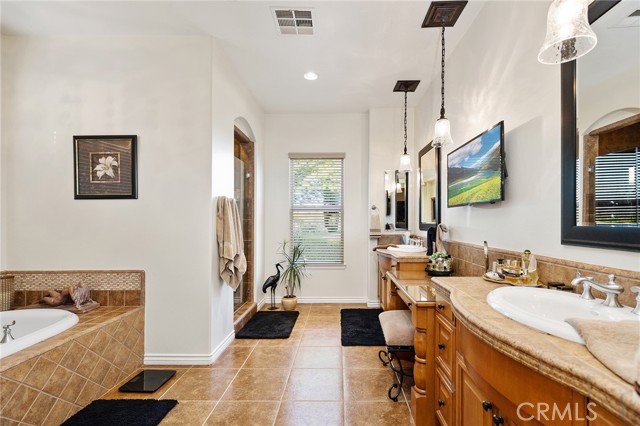 33260 Susan Grace Court, Temecula CA: https://media.crmls.org/medias/4c1ff42a-2c0e-42ee-b7df-348cbd21f9c5.jpg