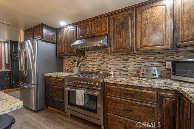 Detail Gallery Image 17 of 53 For 42518 Gold Rush Dr, Big Bear Lake,  CA 92315 - 5 Beds | 6/2 Baths