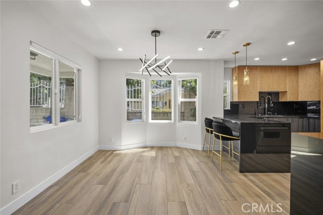 10341 Mcclemont Avenue, Tujunga CA: https://media.crmls.org/medias/4c20b688-0b43-4b9d-975d-757fcd0d3dce.jpg