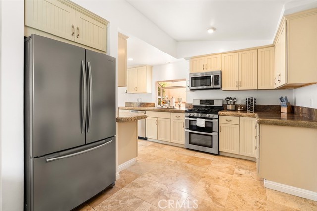 Detail Gallery Image 9 of 27 For 20300 Oxnard, Woodland Hills,  CA 91367 - 3 Beds | 2 Baths
