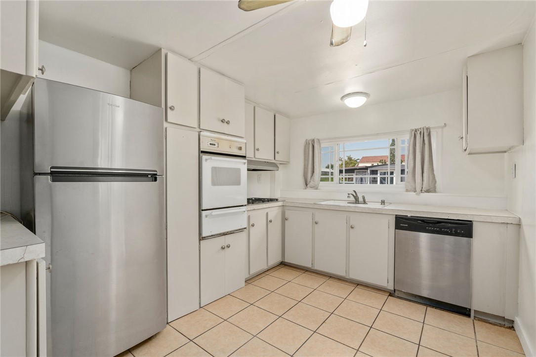 Detail Gallery Image 12 of 35 For 1010 Holt Ave #3 F,  Pomona,  CA 91768 - 3 Beds | 1 Baths