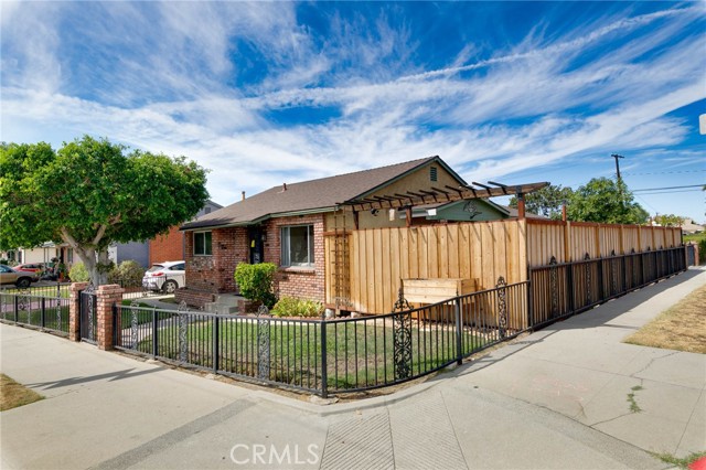 Detail Gallery Image 2 of 21 For 175 N San Gabriel Ave, Azusa,  CA 91702 - 2 Beds | 1 Baths