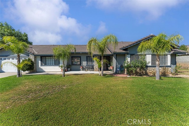 6860 27th Street, Jurupa Valley CA: https://media.crmls.org/medias/4c24133f-023a-4a8d-9257-0293491cd347.jpg