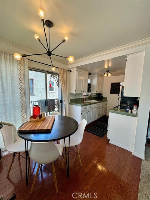615 E Broadway, Long Beach CA: https://media.crmls.org/medias/4c249986-0a2f-4f21-bdc3-39616a2f7e4c.jpg