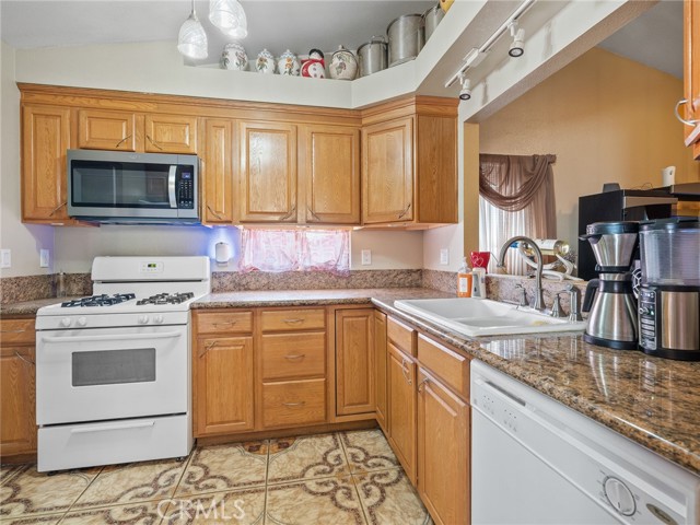 9919 Payne Court, Adelanto CA: https://media.crmls.org/medias/4c24dd81-1846-487c-add4-7c0256163373.jpg