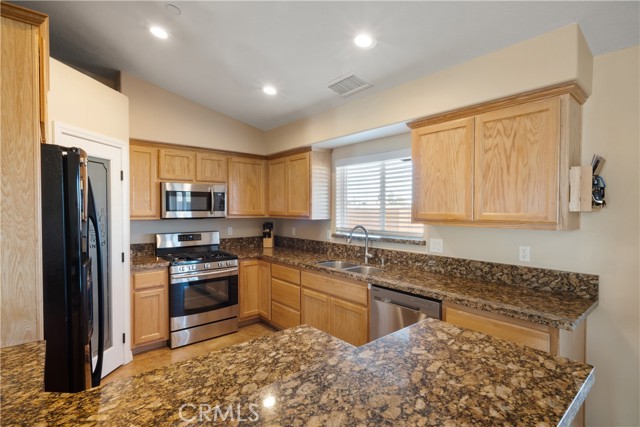 Detail Gallery Image 5 of 33 For 18798 Mojave, Hesperia,  CA 92345 - 3 Beds | 2 Baths