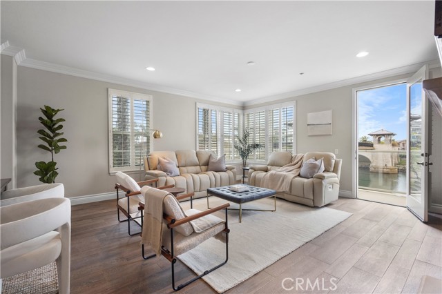 Detail Gallery Image 4 of 38 For 1421 Windshore Way, Oxnard,  CA 93035 - 3 Beds | 2 Baths