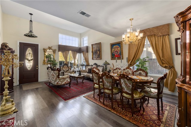 Detail Gallery Image 4 of 29 For 3734 Las Palmas, Palmdale,  CA 93550 - 5 Beds | 3 Baths