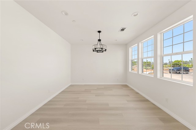 5979 Copperfield Avenue, Riverside CA: https://media.crmls.org/medias/4c295711-b786-4993-99b2-12f59255ba6b.jpg