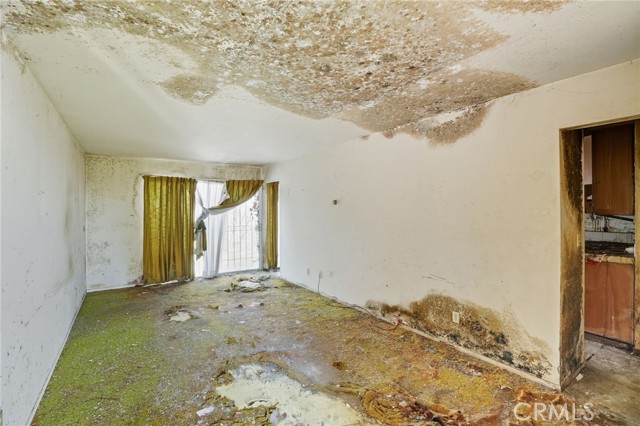 Detail Gallery Image 4 of 11 For 933 Acosta #35,  Salinas,  CA 93905 - 4 Beds | 1/1 Baths