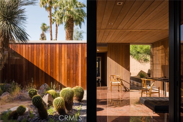 1950 E Desert Palms Drive, Palm Springs CA: https://media.crmls.org/medias/4c2c309a-0cea-4f75-a35b-bb7bc5037cf1.jpg