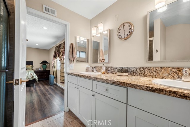 Detail Gallery Image 17 of 40 For 7936 Laramie Ave, Winnetka,  CA 91306 - 4 Beds | 2 Baths