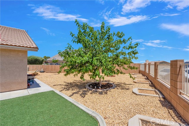 14665 Echo Lane, Helendale CA: https://media.crmls.org/medias/4c2e0fc0-3594-41c0-a010-4e63ab067108.jpg