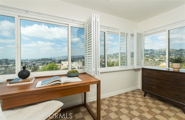 Detail Gallery Image 17 of 72 For 1827 Hollyvista Ave, Los Angeles,  CA 90027 - 3 Beds | 3/1 Baths