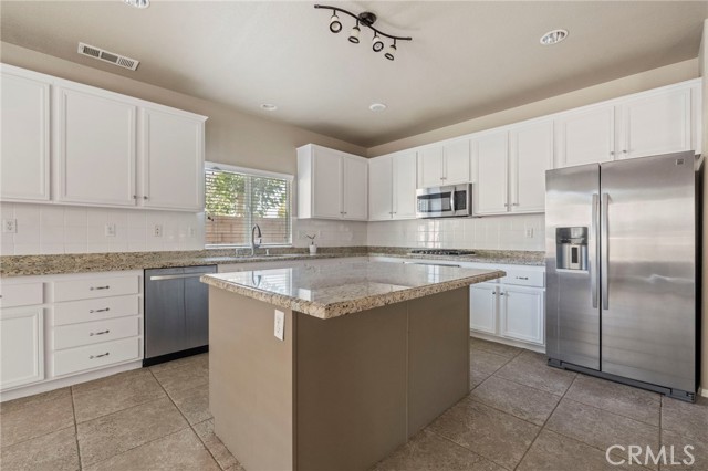 Detail Gallery Image 9 of 29 For 4100 Waterville Ct, Palmdale,  CA 93551 - 6 Beds | 3 Baths
