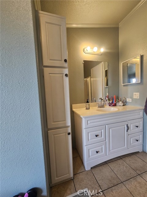 Detail Gallery Image 20 of 22 For 16600 Downey Ave #27,  Paramount,  CA 90723 - 4 Beds | 2 Baths