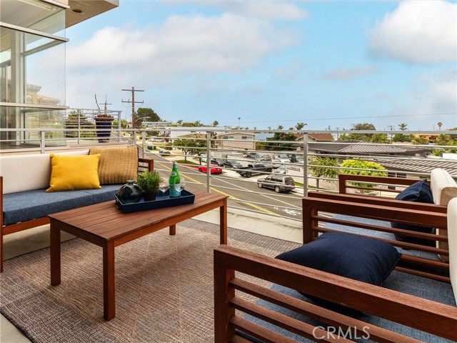 upstairs balcony off living room