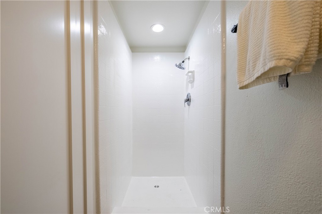 https://media.crmls.org/medias/4c305e20-2ea0-44f0-b405-1294790c74e5.jpg?preset=X-Large