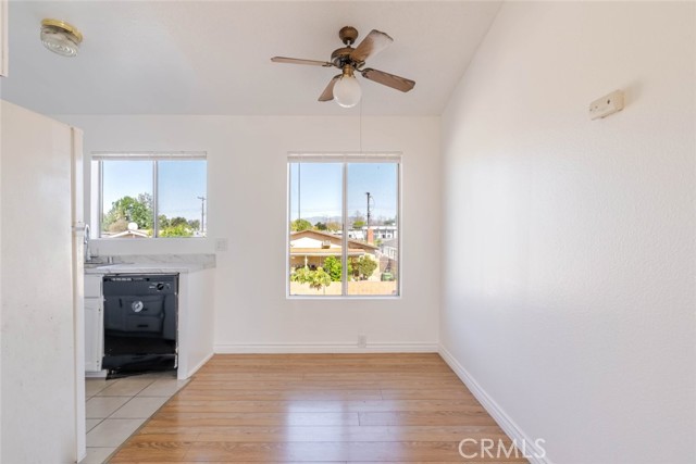 Detail Gallery Image 5 of 19 For 13015 Vanowen St #10,  North Hollywood,  CA 91605 - 2 Beds | 1 Baths