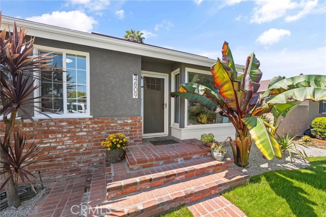 Detail Gallery Image 4 of 49 For 4809 Faculty Ave, Long Beach,  CA 90808 - 4 Beds | 2 Baths
