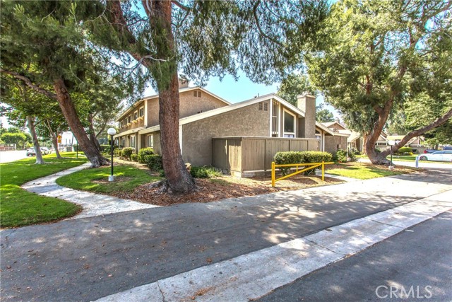 2061 W Redlands Boulevard, Redlands CA: https://media.crmls.org/medias/4c321398-a796-4ee4-a49d-ea4b1f190b04.jpg