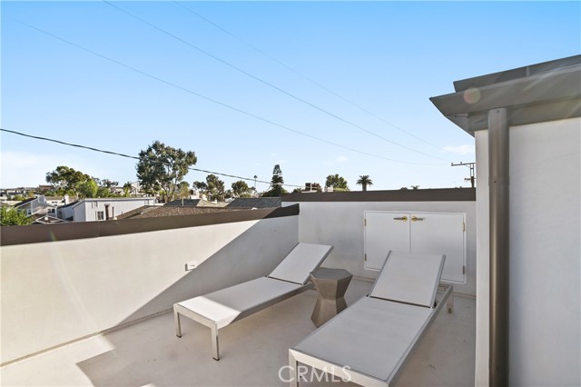 Detail Gallery Image 20 of 22 For 604 Narcissus Ave #1/2,  Corona Del Mar,  CA 92625 - 2 Beds | 2/1 Baths