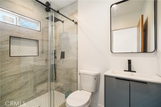 Detail Gallery Image 37 of 75 For 6935 Jellico Ave, Lake Balboa,  CA 91406 - 8 Beds | 8 Baths