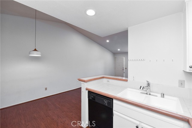 116 Costero Aisle, Irvine CA: https://media.crmls.org/medias/4c344db7-35d6-44eb-a85a-6a1f055f34c5.jpg