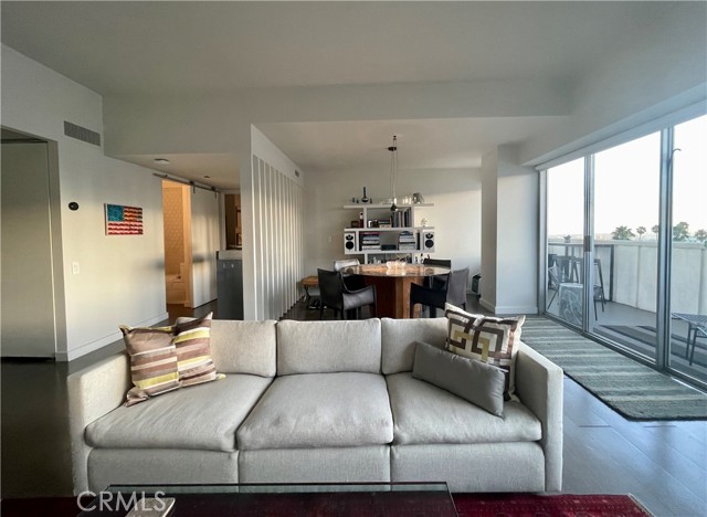 Detail Gallery Image 5 of 17 For 7135 Hollywood Blvd #805,  Hollywood,  CA 90046 - 1 Beds | 2 Baths