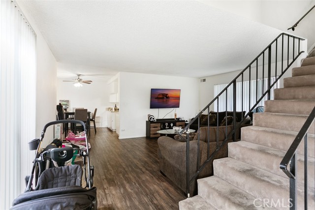 121 E Live Oak Street, San Gabriel CA: https://media.crmls.org/medias/4c350973-e42a-4b5d-aa91-105deea50156.jpg