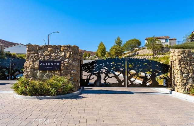 Detail Gallery Image 47 of 66 For 18619 Cedar Crest Dr, Canyon Country,  CA 91387 - 3 Beds | 2/1 Baths