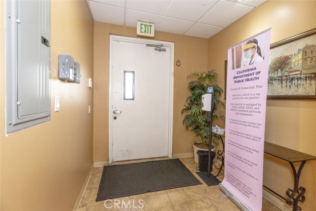 6624 Van Nuys Boulevard, Van Nuys CA: https://media.crmls.org/medias/4c358fbb-5ecb-4a78-8d7e-002024e76d42.jpg