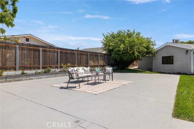 11012 Montgomery Avenue, Granada Hills CA: https://media.crmls.org/medias/4c363064-1885-461c-a34f-580cf151f269.jpg