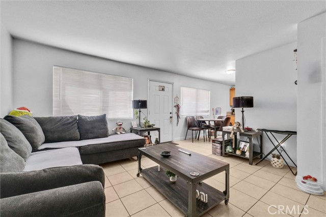 Detail Gallery Image 6 of 22 For 1073 N Vista Ave, Rialto,  CA 92376 - – Beds | – Baths