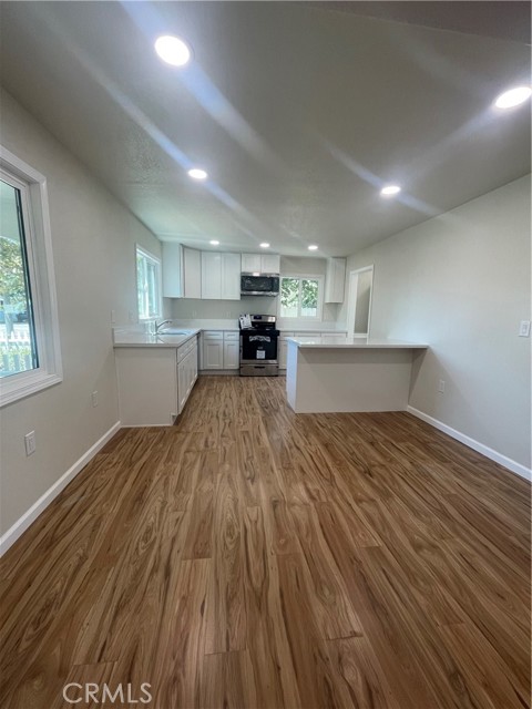 Detail Gallery Image 4 of 8 For 500 S Illinois St, Anaheim,  CA 92805 - 2 Beds | 2 Baths